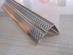 鋁邊角廠家 供應(yīng)河北有品質(zhì)的鋁邊角 文安縣柯瑞裝飾材料廠 烤漆三角龍骨,不銹鋼三角龍骨,鋁